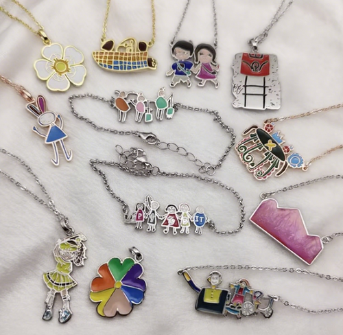 Custom Memory Necklaces: Cherish Your Moments